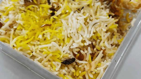 hyderabad: బిర్యానీలో బొద్దింక.. రెస్టారెంట్‍కు రూ.20 వేల ఫైన్..