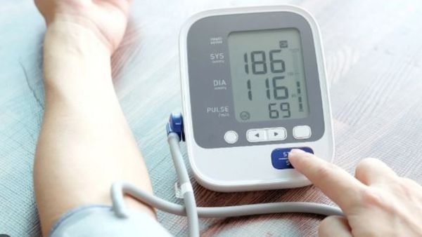 Health tips: హైబీపీ ఉందా? అయితే బీపీ తగ్గించే ఈ పండ్లు తినండి!!