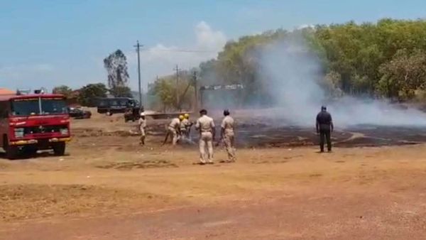 డీకే శివకుమార్ హెలికాప్టర్ పక్కనే మంటలు వ్యాపించి ?, రెండో సారి డీకేశీ మిస్?