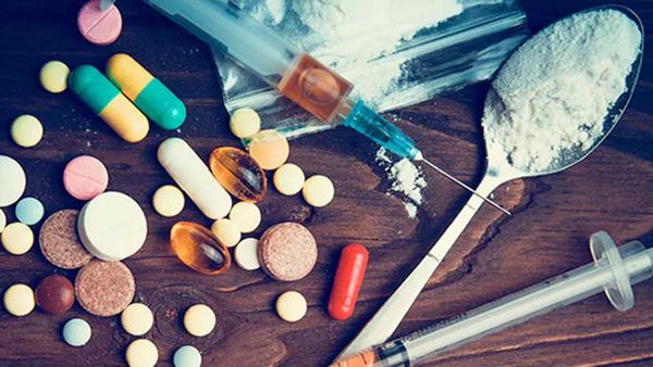 హైదరాబాద్లో డ్రగ్స్ కలకలం: కోట్ల విలువచేసే కొకైన్ సీజ్; పట్టుబడిన డ్రగ్స్ కింగ్‌పిన్!!