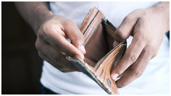 vastu tips: అప్పుల బాధలు మీకు తగ్గాలా? అయితే ఈ పరిహారాలు చేసి చూడండి!!