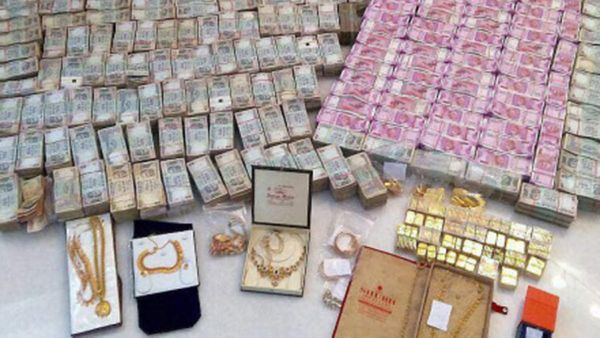 హైదరాబాద్లో నాలుగోరోజు ఐటీ రైడ్స్; ఆ సంస్థలు జల్లెడ; భారీగా నగదు స్వాధీనం!!