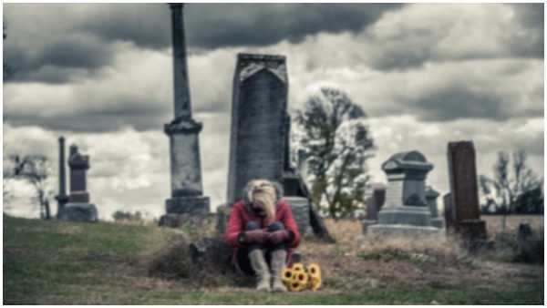 అర్దరాత్రి స్మశానంలో యువతి ఏడుపు.. షాకైన జనం.. అసలేం జరిగిందంటే!!