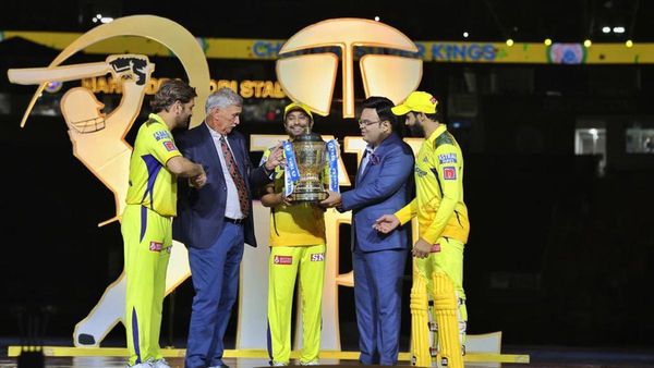 అంబటి రాయుడు- రవీంద్ర జడేజా: కప్‌ను వారి చేతుల్లో పెట్టిన ధోనీ