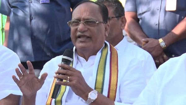 తెలంగాణలో బీజేపి,కాంగ్రెస్ ఆశలు నెరవేరవు.!మండలి ఛైర్మన్ గుత్తా సుఖేందర్ రెడ్డి సంచలన కామెంట్స్.!