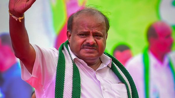 కర్ణాటకలో ముందే చేతులెత్తేసిన జేడీఎస్ కుమారస్వామి; 10మంది స్వతంత్రులతో కాంగ్రెస్ సంప్రదింపులు!!