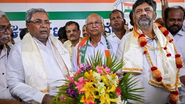 నువ్వు ఎవరో తెలీదు అనే టైపు లో రెండు ప్రత్యేక విమానాల్లో సిద్దూ, డీకేశీ ఢిల్లీకి జంప్ !