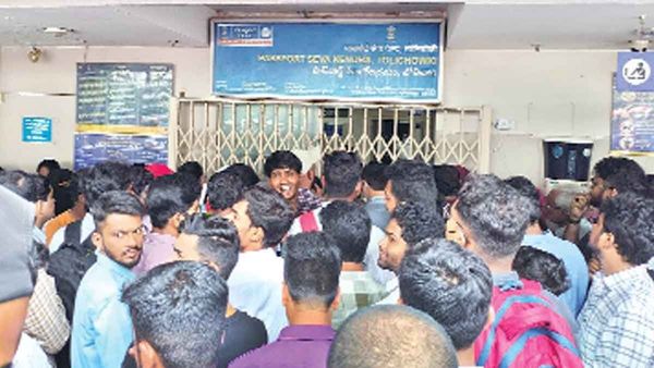 పాస్‌పోర్టు సేవలు ఇప్పుడు పోస్టాఫీసుల్లోనూ: పెరిగిన రద్దీ దృష్ట్యా కీలక నిర్ణయం