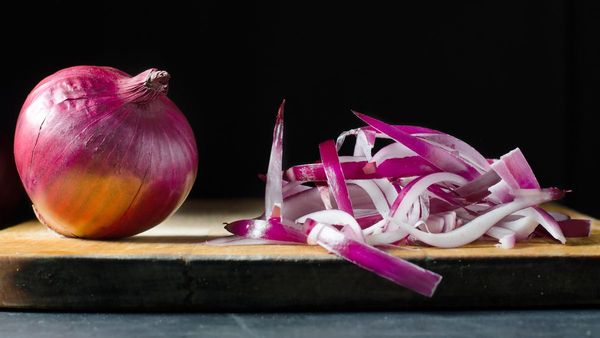 health tips: పచ్చి ఉల్లిపాయను రోజూ తింటే షుగర్ కంట్రోల్.. ఇంకా బోలెడు బెనిఫిట్స్!!