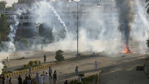 Pakistan: ఇమ్రాన్ ఖాన్ అరెస్ట్ కు నిరసనగా భారీగా ఆందోళనలు..