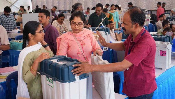 కర్ణాటక ఎన్నికల కౌంటింగ్.. తెలంగాణాలో ఆ పార్టీలకు టెన్షన్; కారణం ఇదే!!