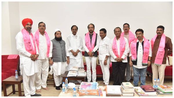 కేసీఆర్ మీద అపార నమ్మకం.!మహారాష్ట్ర నుంచి వెల్లువలా చేరికలు.!