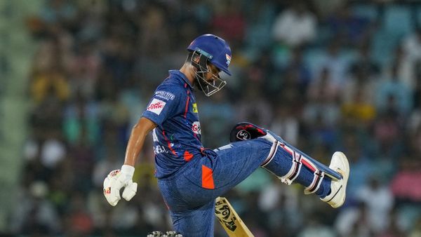 KL Rahul: కేఎల్ రాహుల్ ఇదేం నాయకత్వం సామి.. సోషల్ మీడియాలో ట్రోల్స్..
