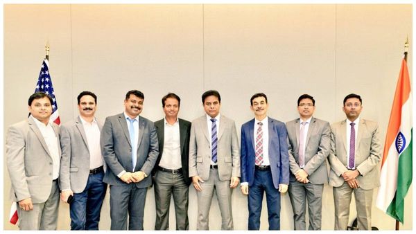 మంత్రి కేటీఆర్ యూకే, యూఎస్ పర్యటనలు: 42వేల మందికి ఉద్యోగాలు; హ్యాట్సాఫ్ కేటీఆర్!!