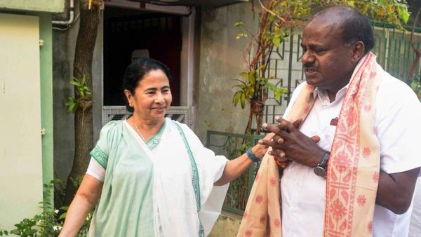 ఎన్నికల ప్రచారానికి మేడమ్ వస్తారా ?, లేదా ?, మాజీ సీఎం మనవికి సీఎం రియాక్షన్!