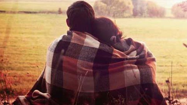 ప్రియుడితో ఎంజాయ్ చేస్తున్న కూతురిని చూసిన తండ్రి ఏం చేశాడంటే, కొడుకులు?