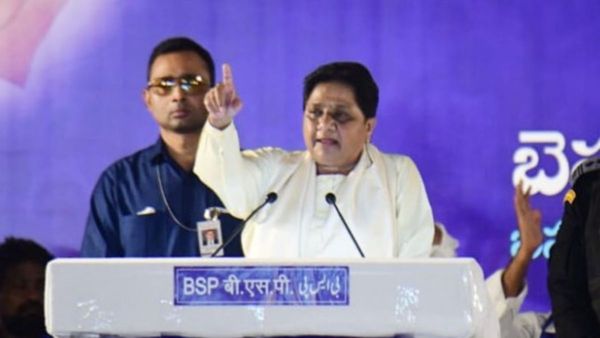 తెలంగాణ బీఎస్పీ సీఎం అభ్యర్థిని ప్రకటించిన మాయావతి: కేసీఆర్‌పై ఘాటు విమర్శలు