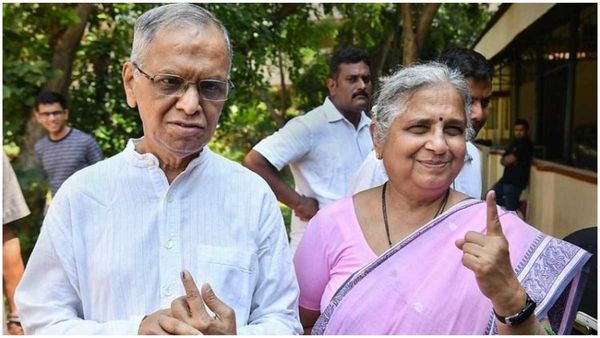 మమ్మల్ని చూసి నేర్చుకోండి; ఓటేస్తేనే ప్రశ్నించే హక్కు: ఇన్ఫోసిస్ నారాయణమూర్తి దంపతులు