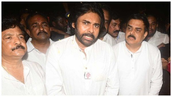 రాజమండ్రి నడిబొడ్డు నుంచి చెబుతున్నా - పవన్ కల్యాణ్..!!