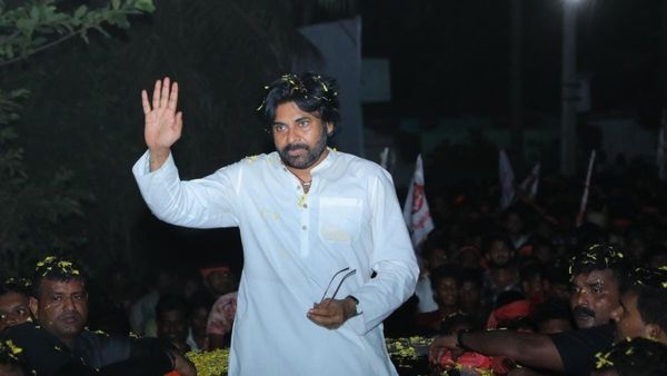 నేను వస్తున్నానని తెలిసి రాత్రికి రాత్రి - పవన్ కల్యాణ్..!!