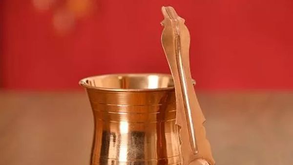 vastu tips: పూజగదిలో రాగిచెంబులో నీళ్ళు దేనికి? పూజలో నీళ్ళ ప్రాధాన్యత ఏమిటి?