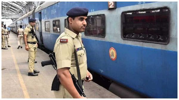 Human Trafficking: అక్రమంగా తరలిస్తున్న 25 మంది పిల్లలను రక్షించిన రైల్వే పోలీసులు..