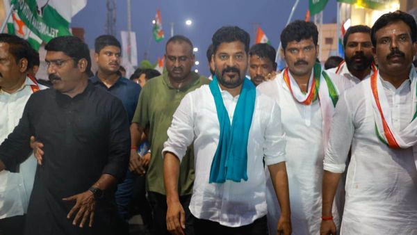 విద్యార్థుల భవిత అంధకారం!పేపర్ లీకేజీలే తెలంగాణ మోడలా?పాలమూరు నిరుద్యోగ ర్యాలీలో రేవంత్ గర్జన.!