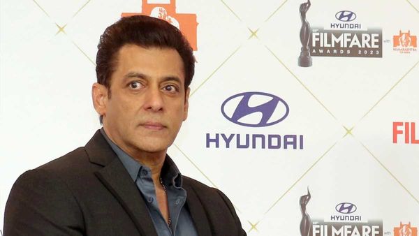 మహిళల వస్త్రధారణపై బాలీవుడ్ స్టార్ సల్మాన్ ఖాన్ వివాదాస్పద వ్యాఖ్యలు