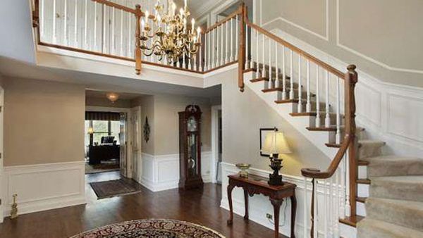 vastu tips: మెట్ల క్రింద ఈ వస్తువులను పెడుతున్నారా? దరిద్రదేవత తిష్ట వేస్తుంది జాగ్రత్త!!