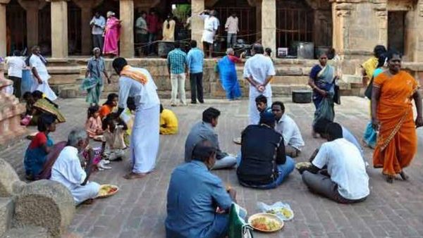 గుడిలో దేవుడి దర్శనం తర్వాత కాసేపు కూర్చోవాలని చెప్పటం వెనుక రహస్యమిదే!!