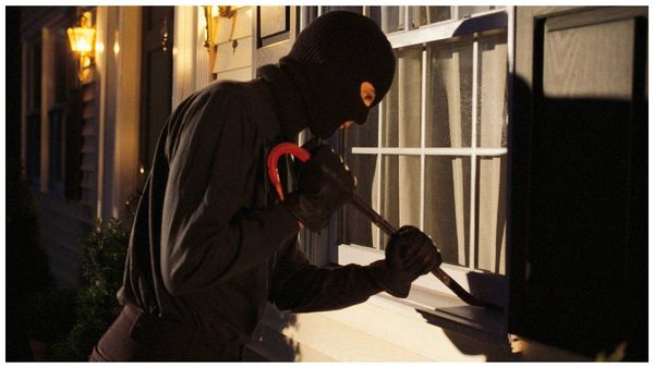 వేసవి సెలవులకు ఊరెళ్తున్నారా? దొంగతనాలపై తస్మాత్ జాగ్రత్త; పోలీసుల అలెర్ట్!!