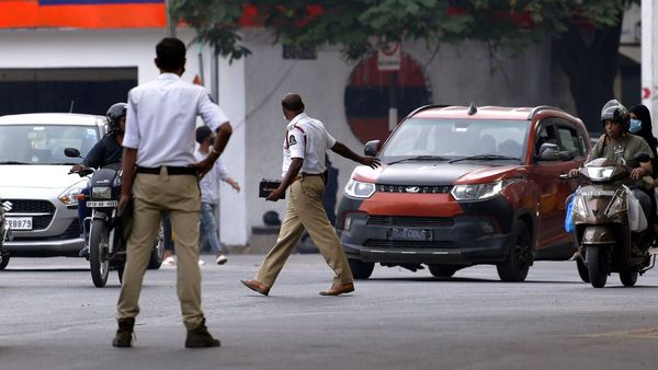 Traffic Police: ట్రాఫిక్ పోలీసుల వేధింపులు తట్టులేక వ్యక్తి ఆత్మహత్య
