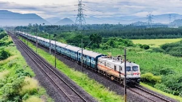Specail Trains: హైదరాబాద్, కటక్ మధ్య 10 ప్రత్యేక రైళ్లు.. ఎప్పుడెప్పుడంటే..!