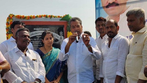 వైసీపీకి ఎమ్మెల్యేల గెలుపుకు సాయం చేస్తున్న ఆ టీడీపీ మాజీ మంత్రి ?