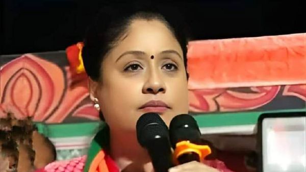 నూతన పార్లమెంట్ భవన ప్రారంభోత్సవానికి వెళ్ళకూడదనే ప్రతిపక్షాల నిర్ణయం అందుకే: విజయశాంతి సెటైర్లు!!