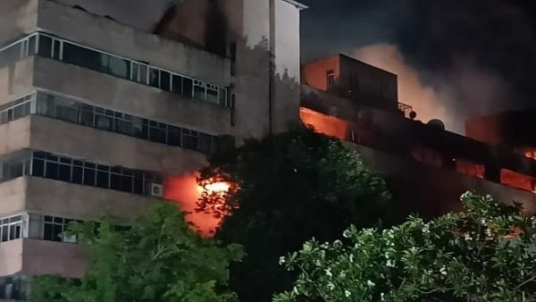 భోపాల్‌: ఆరంతస్తుల ప్రభుత్వ కార్యాలయాల్లో భారీ అగ్నిప్రమాదం, రంగంలోకి ఐఏఎఫ్ హెలికాప్టర్