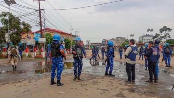 మణిపూర్‌లో ఆగని హింసాత్మక ఘటనలు: ర్యాపిడ్ దళాలతో ఘర్షణ, గిడ్డంగికి నిప్పు