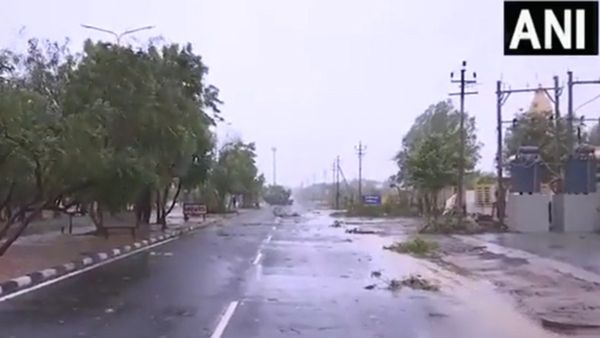 బిపార్జోయ్ తుపాను ఎఫెక్ట్: రాజస్థాన్‌లో భారీ వర్షాలు, ఆ జిల్లాలకు రెడ్ అలర్ట్, 14 రైళ్లు రద్దు
