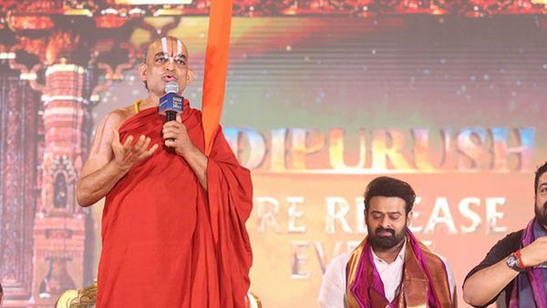 ప్రభాస్ ను చినజీయరు మాములుగా ఎత్తలేదుగా!!