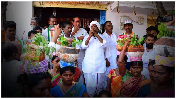 ఇంట్లో ఇద్దరికీ పెన్షన్ పక్కా.!సమస్యలు ఆలకిస్తూ,ప్రజలకు ధైర్యం కల్పిస్తూ కొనసాగుతున్న భట్టి యాత్ర.!