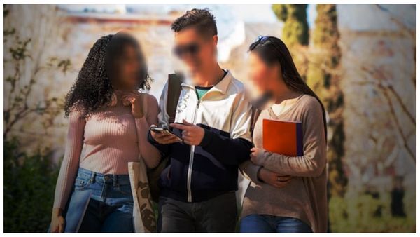 ఇద్దరు అమ్మాయిలతో, బన్నీ సినిమా కాదు, భయంకరమైన స్కెచ్, ఆంటీ, మాంత్రికుడు ?