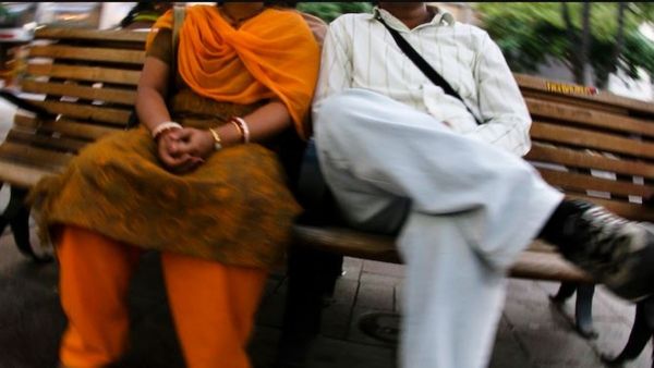 వీడి టార్గెట్ హిందూ అమ్మాయిలు, నలుగురికి వల, ఐదు మంది భార్యలు !