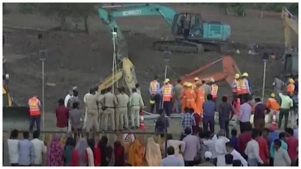 Bore Well: బోరు బావిలో పడిపోయిన రెండేళ్ల చిన్నారి.. కొనసాగుతోన్న రెస్క్యూ ఆపరేషన్..