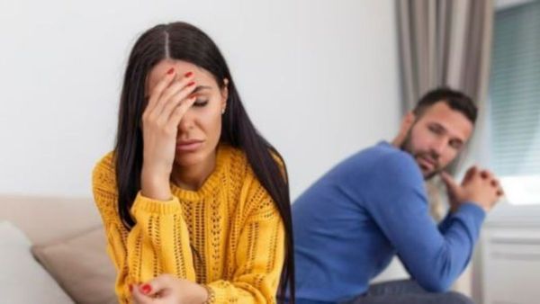 vastu tips: దాంపత్య జీవితం సుఖంగా ఉండాలంటే బెడ్ రూమ్ లో వీటిని నివారించండి!!
