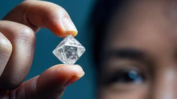 2కోట్ల విలువైన వజ్రం దొరికింది.. కర్నూలుజిల్లా రైతు పంట పండింది; ఆపై జనాలేం చేశారంటే!!