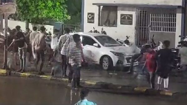 దర్గాకు నోటీసులు, ఒకరి హత్య, డీసీపీతో సహ పోలీసులకు గాయాలు, గుజరాత్ ఎఫెక్ట్ !