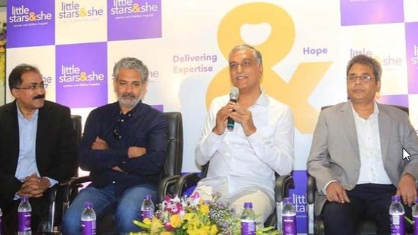 రాజమౌళిని అభినందించిన మంత్రి హరీశ్ రావు