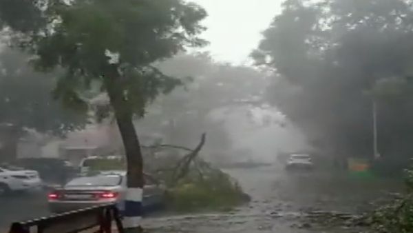 రుతు పవనాల విస్తరణ- ఎల్లో అలర్ట్ జారీ: ఈదురుగాలలతో వర్ష బీభత్సం