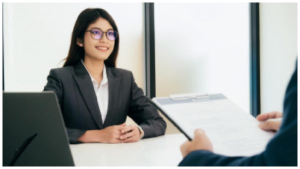 ఇంటర్వ్యూకు వెళ్తున్నారా? అయితే ఈ రంగుల బట్టలు ధరించండి; జాబ్ పక్కా!!