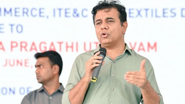 రజినీకాంత్ కితాబు, అమెరికా ఇంజినీర్ల ప్రశంసలు: తెలంగాణ నెంబర్ 1 అంటూ కేటీఆర్